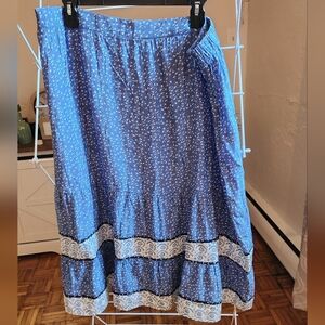 Skies are blue 1X midi skirt. In new condition.